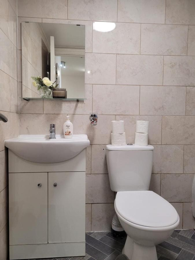 Canary Wharf Apartments Лондон Екстер'єр фото